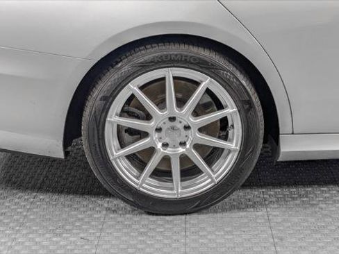 Used 2017 Mercedes-Benz E 400 4MATIC Wagon image 34