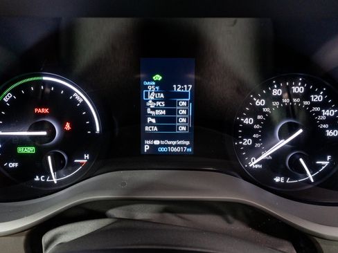 Used 2023 Toyota Sienna XLE FWD image 23