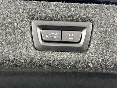 Used 2023 BMW 530e xDrive image 52