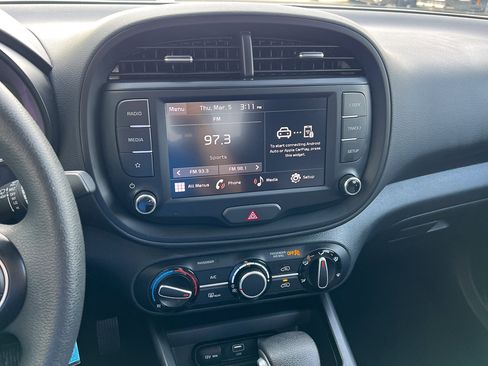 Used 2025 Kia Soul LX image 16