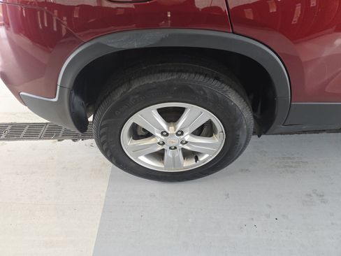 Used 2021 Chevrolet Trax LS w/ Tint and Cruise Package image 13