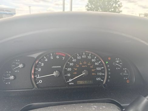 Used 2005 Toyota Sequoia SR5 AWD/4WD image 7