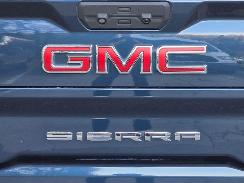 Used 2023 GMC Sierra 2500 AT4 image 39