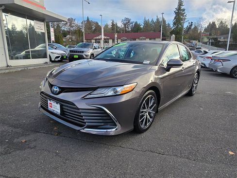 Certified 2021 Toyota Camry XLE w/ Navigation Upgrade Package image 3