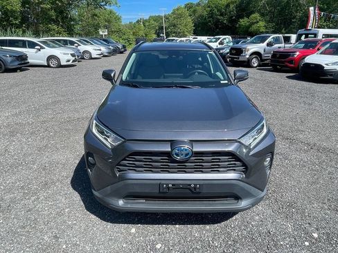 Used 2021 Toyota RAV4 XLE AWD/4WD image 3