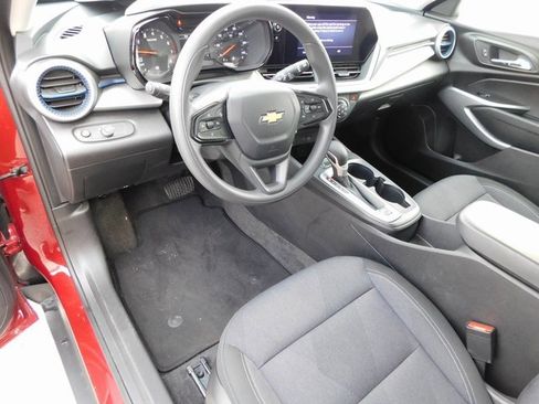 Used 2025 Chevrolet Trax LS image 13