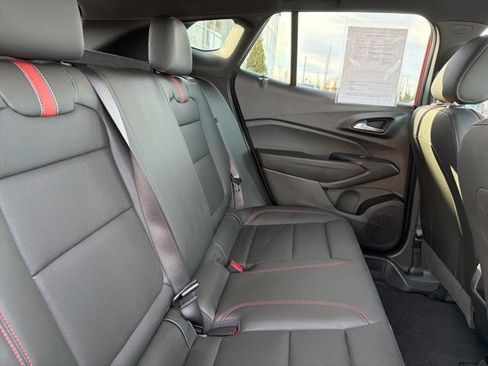 Used 2024 Chevrolet Trax RS w/ Sunroof Package image 31