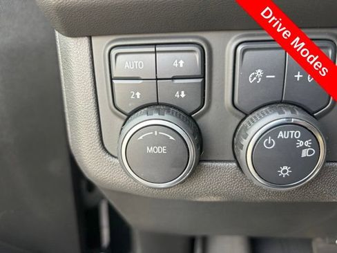 Used 2023 Chevrolet Tahoe Z71 w/ Luxury Package AWD/4WD image 11