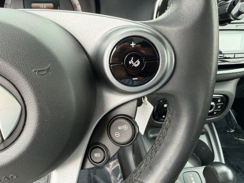 Used 2017 smart fortwo electric drive RWD image 16