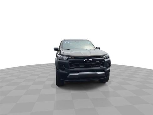 Used 2025 Chevrolet Colorado Trail Boss AWD/4WD image 3