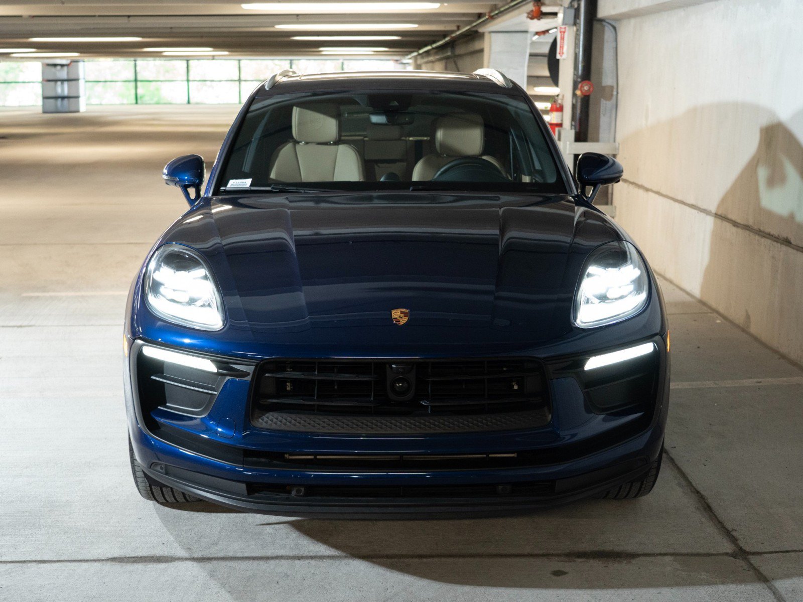 Certified 2023 Porsche Macan AWD/4WD image 6
