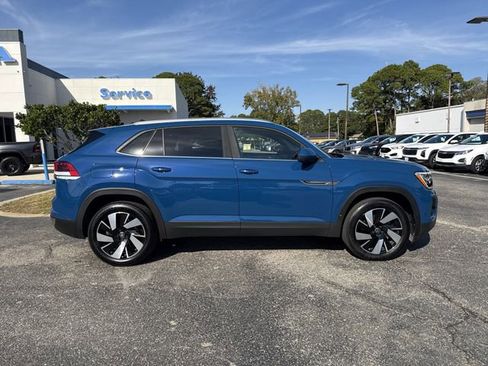 Used 2025 Volkswagen Atlas Cross Sport SE image 4