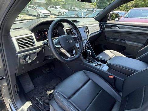 Used 2023 Volkswagen Atlas Cross Sport SE w/ Black Wheel Package AWD/4WD image 9