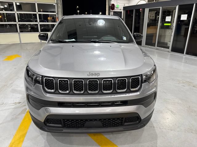 Used 2024 Jeep Compass Sport AWD/4WD image 3