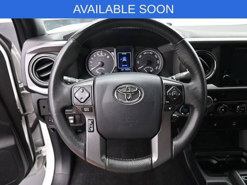 Used 2017 Toyota Tacoma TRD Sport w/ Tow Package (A/T) AWD/4WD image 14
