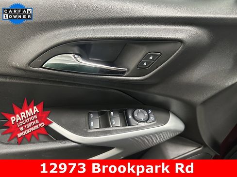 Certified 2025 Chevrolet Trax RS w/ Sunroof Package image 8