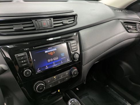 Used 2019 Nissan Rogue S image 10