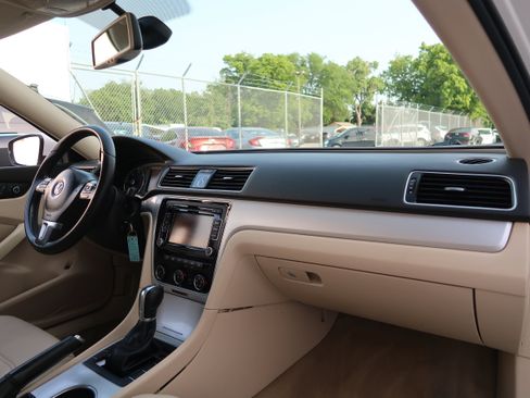 Used 2013 Volkswagen Passat TDI SE FWD image 24