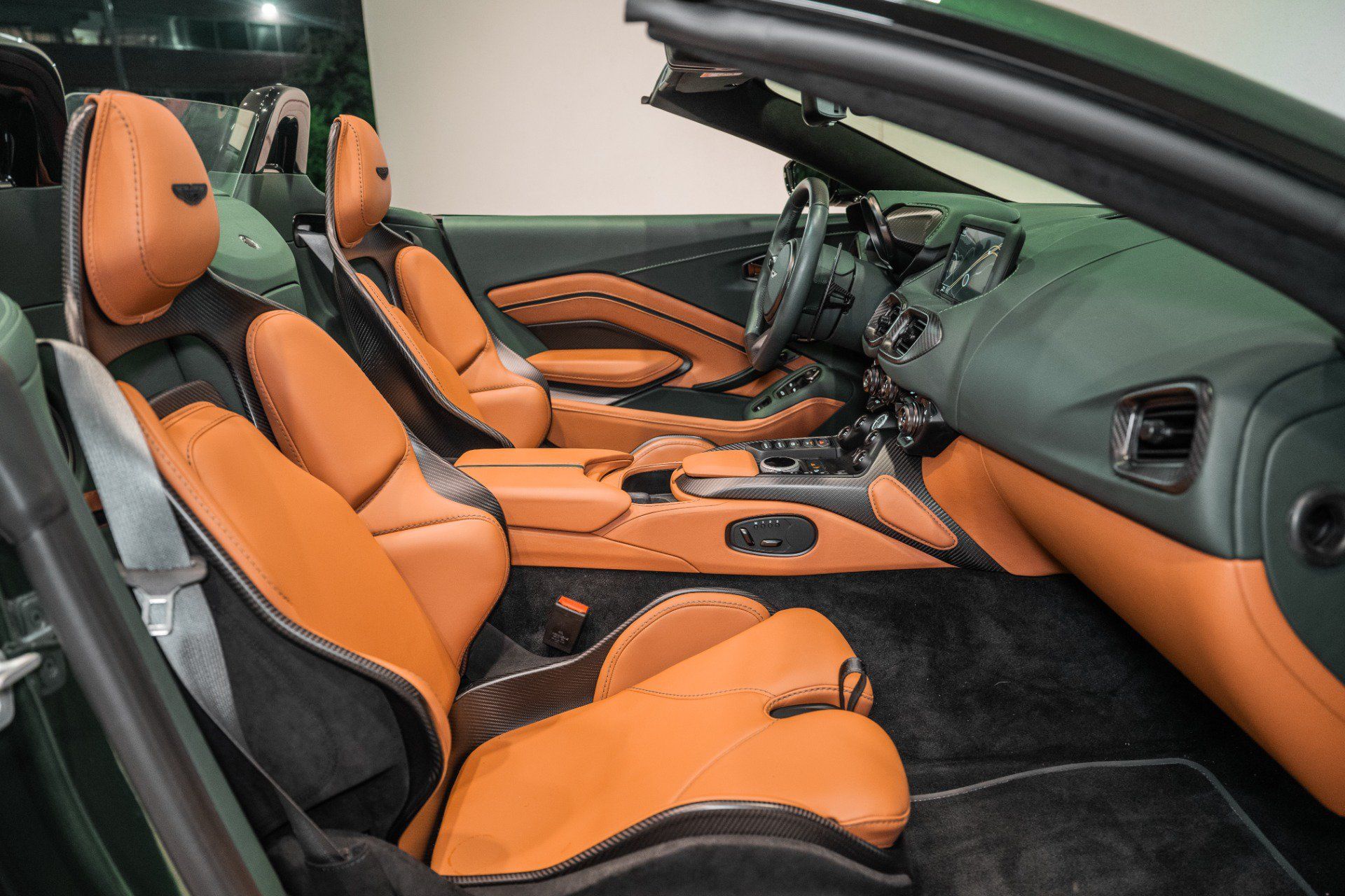 Used 2023 Aston Martin V12 Vantage Roadster RWD image 14