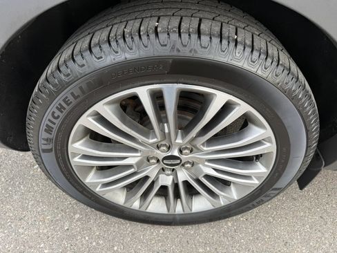 Used 2017 Lincoln MKX Reserve w/ Lincoln MKX Climate Package AWD/4WD image 11