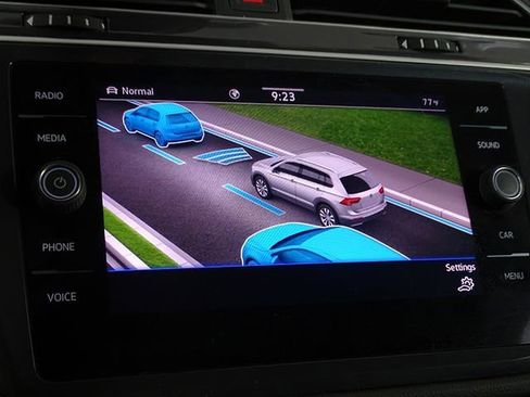 Used 2024 Volkswagen Tiguan SE image 31