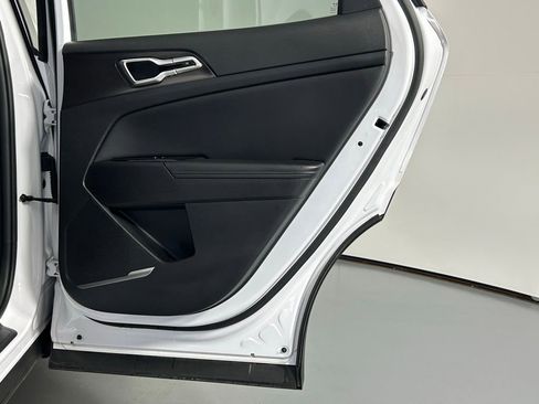 Used 2024 Kia Sportage EX image 11