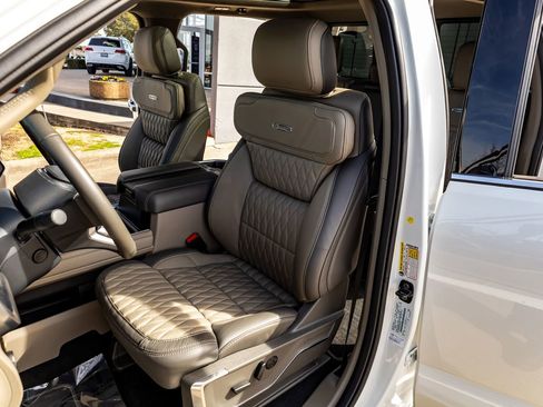 Used 2025 Ford F450 Platinum w/ Platinum Plus Package image 29