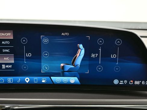 Used 2024 Cadillac Lyriq Tech RWD image 38