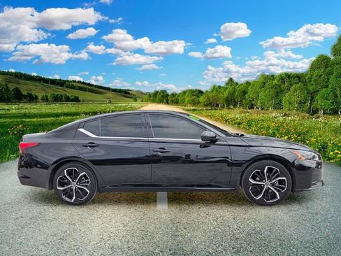 Used 2023 Nissan Altima 2.5 SR w/ SR Premium Package FWD image 7