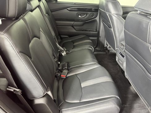 Used 2023 Honda Pilot Touring image 10