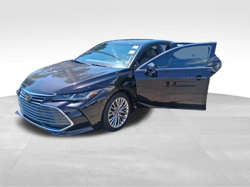 Used 2019 Toyota Avalon Limited FWD image 17