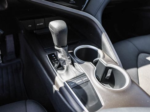 Certified 2022 Toyota Camry LE FWD image 11
