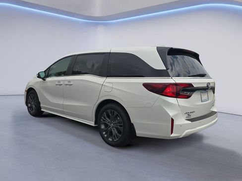 New 2026 Honda Odyssey Touring image 3