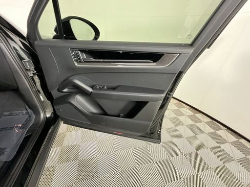 Used 2025 Porsche Cayenne Turbo image 22