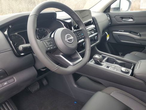 New 2025 Nissan Pathfinder SL image 14