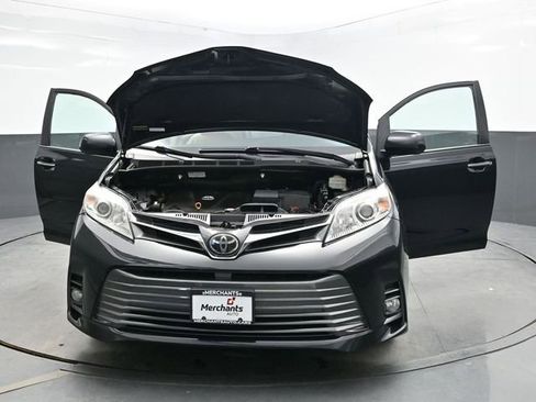 Used 2018 Toyota Sienna XLE AWD/4WD image 33