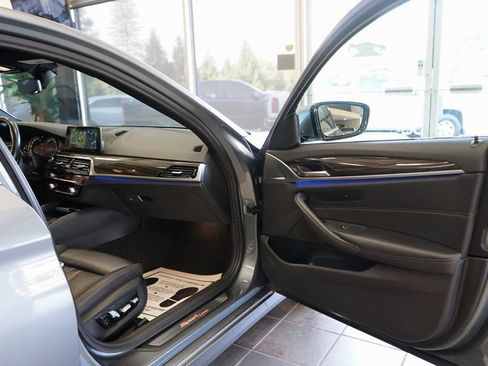 Used 2018 BMW 530i xDrive AWD/4WD image 45