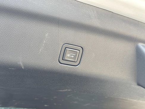 Used 2024 Chevrolet Suburban LT image 14