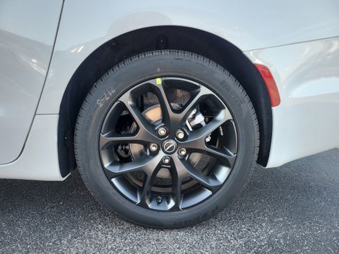 New 2026 Chrysler Pacifica Limited w/ S Appearance Package image 9