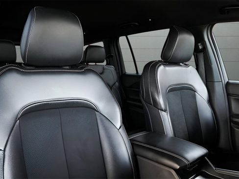 Used 2024 Jeep Grand Cherokee L Laredo image 66