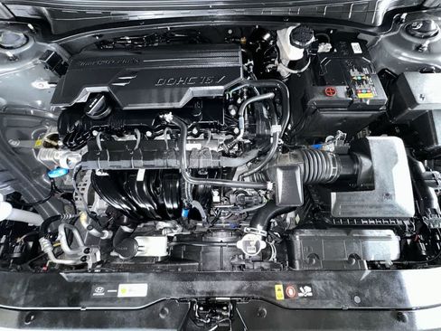 Used 2025 Hyundai Elantra Sport FWD image 12