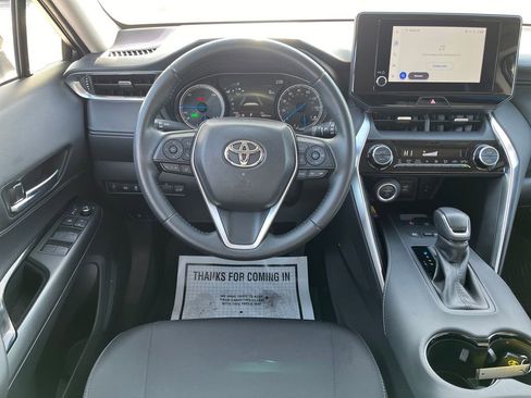 Used 2023 Toyota Venza LE image 18