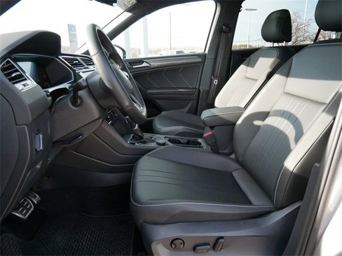 Certified 2024 Volkswagen Tiguan SE R-Line image 15