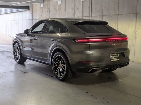 Certified 2024 Porsche Cayenne Coupe image 3