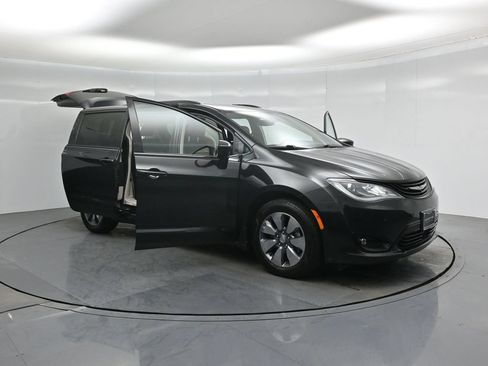 Used 2018 Chrysler Pacifica Limited w/ Advanced Safetytec Group FWD image 33
