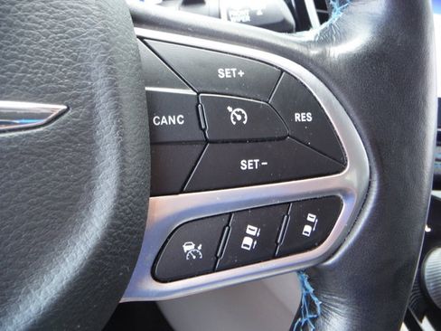 Used 2021 Chrysler Pacifica Touring-L w/ Uconnect Theater Family Group FWD image 43