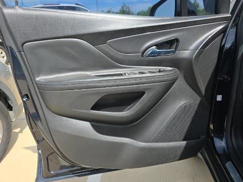 Used 2021 Buick Encore Preferred AWD/4WD image 9