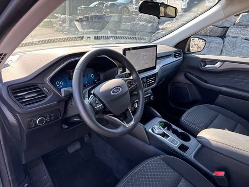 Used 2023 Ford Escape Active w/ Tech Pack #2 AWD/4WD image 9