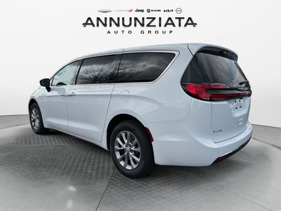 New 2026 Chrysler Pacifica Select