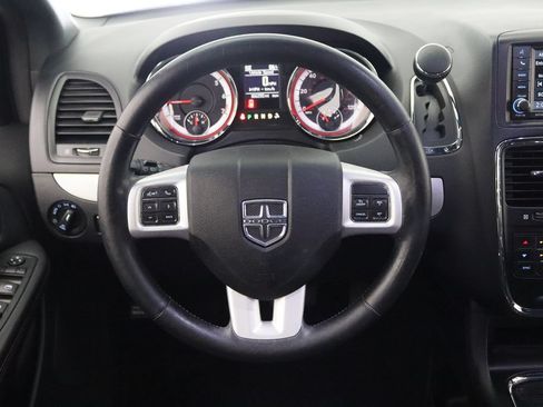 Used 2016 Dodge Grand Caravan R/T w/ Driver Convenience Group FWD image 18